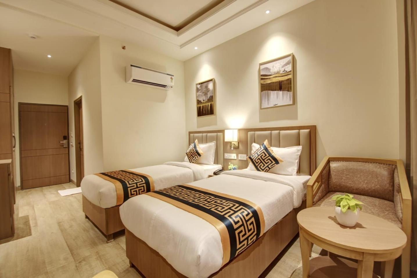 Hotel Grand Aerotech Нью-Делі Екстер'єр фото